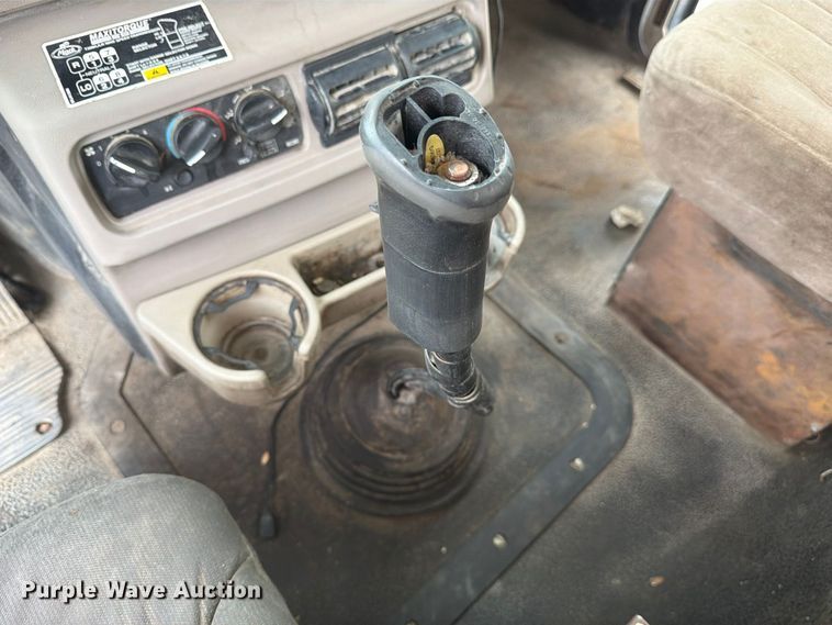image for item FJ2027 2006 Mack CXN Vision semi truck
