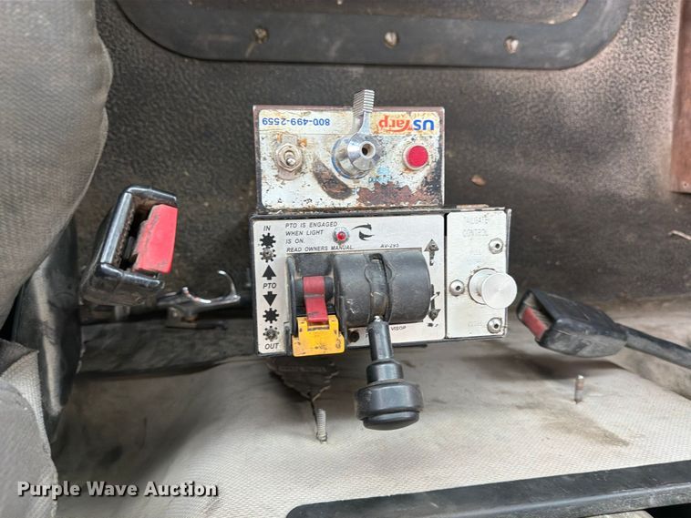 image for item FJ2027 2006 Mack CXN Vision semi truck