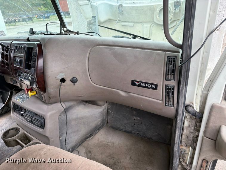 image for item FJ2027 2006 Mack CXN Vision semi truck