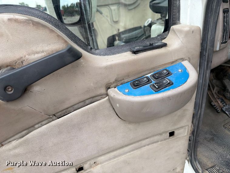 image for item FJ2027 2006 Mack CXN Vision semi truck