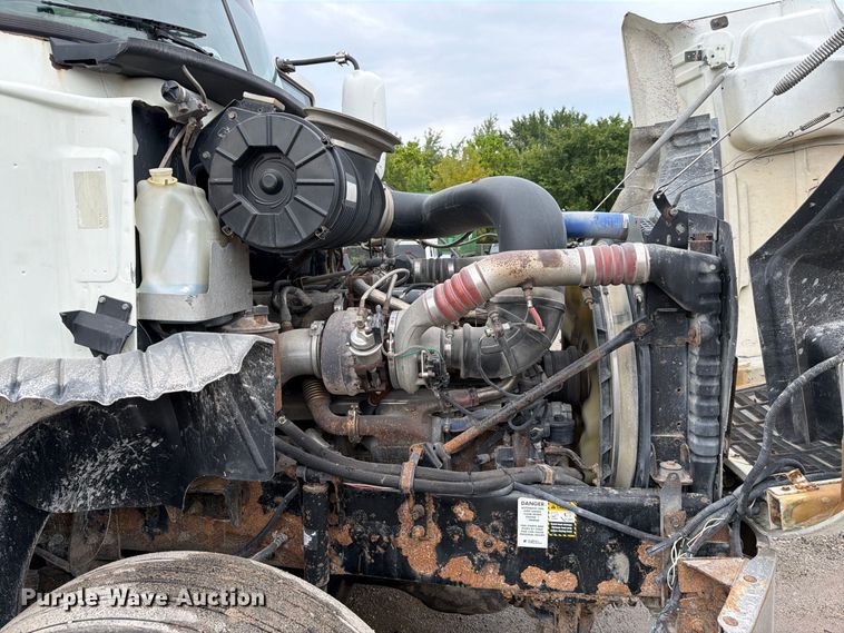 image for item FJ2027 2006 Mack CXN Vision semi truck