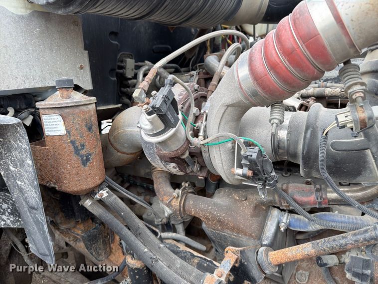 image for item FJ2027 2006 Mack CXN Vision semi truck