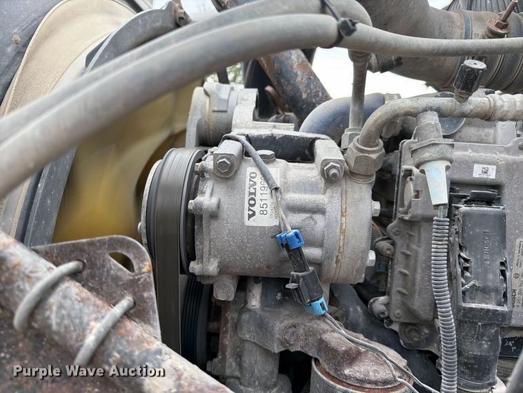 image for item FJ2027 2006 Mack CXN Vision semi truck