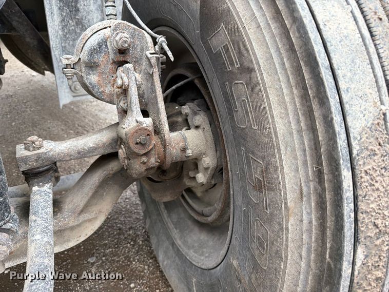 image for item FJ2027 2006 Mack CXN Vision semi truck