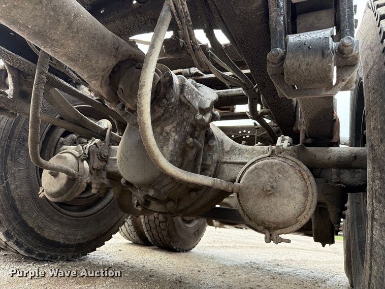 image for item FJ2027 2006 Mack CXN Vision semi truck