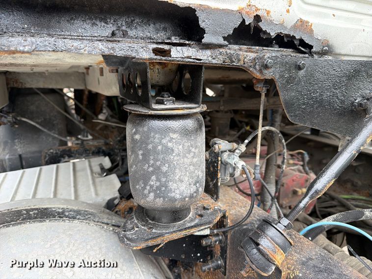 image for item FJ2027 2006 Mack CXN Vision semi truck