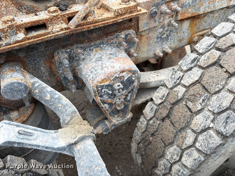 image for item FJ2027 2006 Mack CXN Vision semi truck