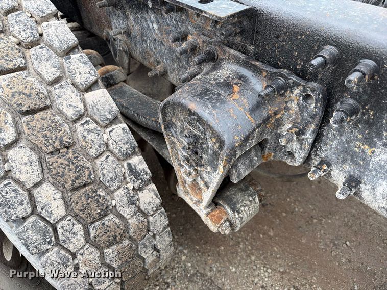 image for item FJ2027 2006 Mack CXN Vision semi truck