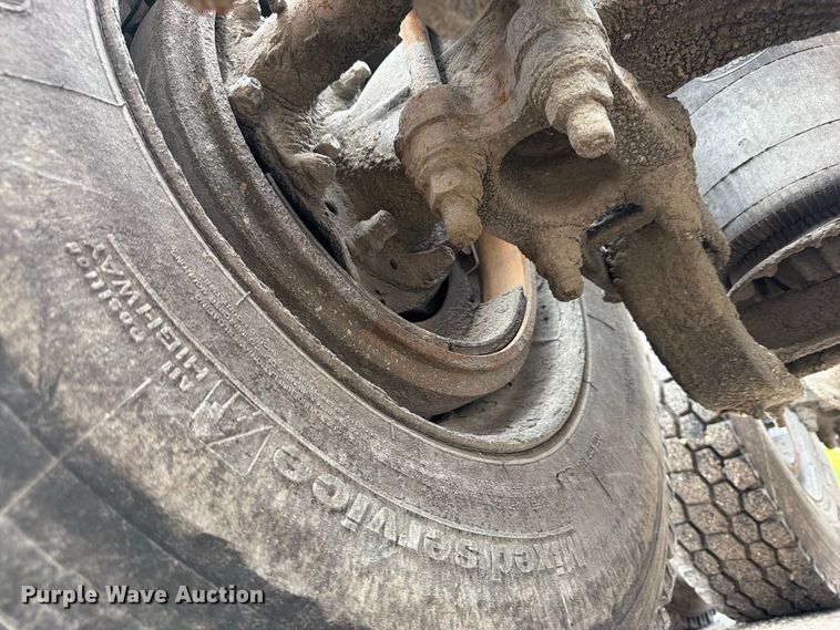 image for item FJ2027 2006 Mack CXN Vision semi truck