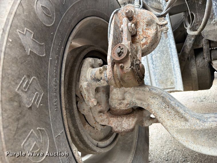 image for item FJ2027 2006 Mack CXN Vision semi truck