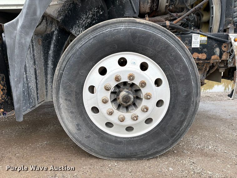 image for item FJ2027 2006 Mack CXN Vision semi truck