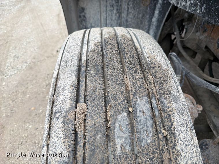 image for item FJ2027 2006 Mack CXN Vision semi truck