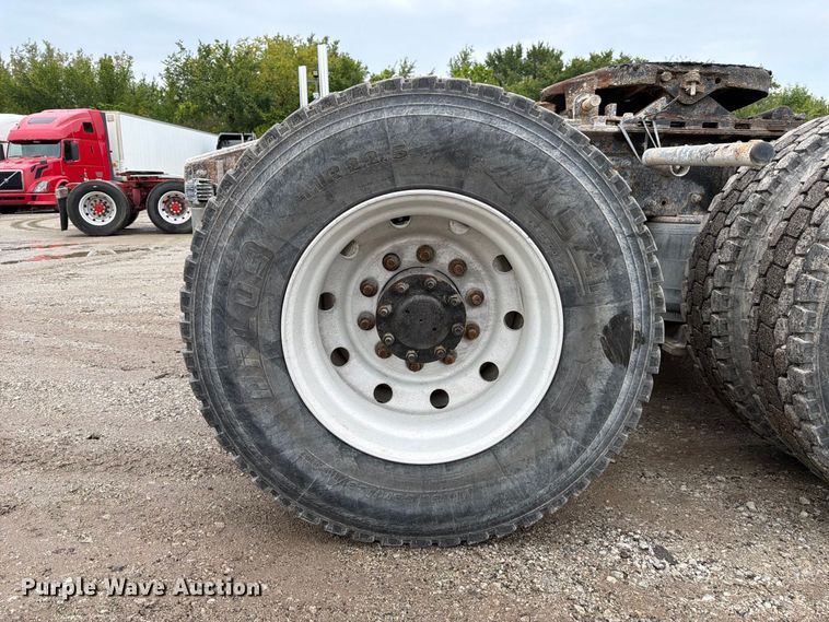 image for item FJ2027 2006 Mack CXN Vision semi truck