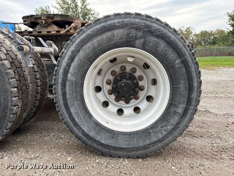 image for item FJ2027 2006 Mack CXN Vision semi truck