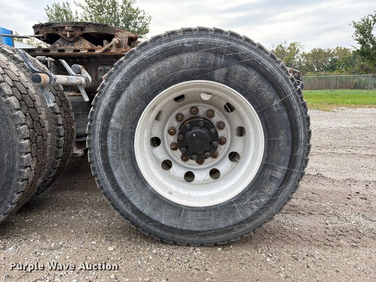 image for item FJ2027 2006 Mack CXN Vision semi truck