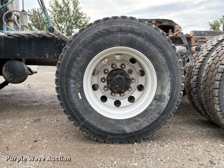image for item FJ2027 2006 Mack CXN Vision semi truck