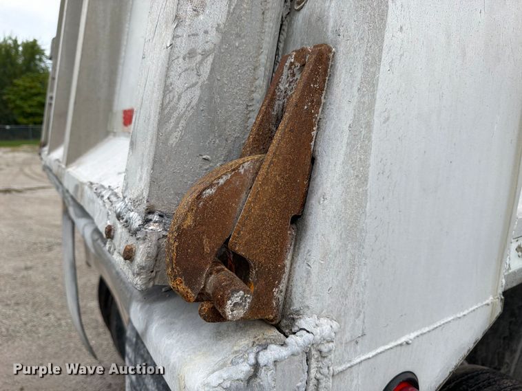 image for item FJ2028 1999 Galbreath end dump trailer