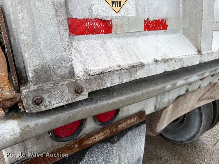 image for item FJ2028 1999 Galbreath end dump trailer
