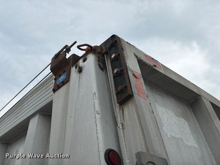 image for item FJ2028 1999 Galbreath end dump trailer