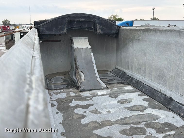 image for item FJ2028 1999 Galbreath end dump trailer