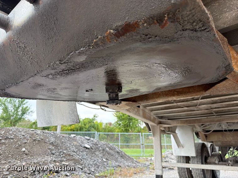 image for item FJ2028 1999 Galbreath end dump trailer