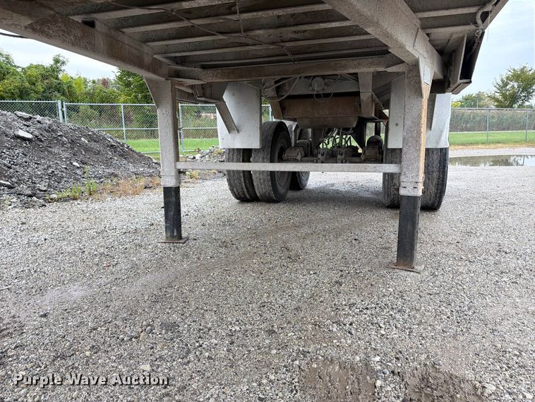 image for item FJ2028 1999 Galbreath end dump trailer