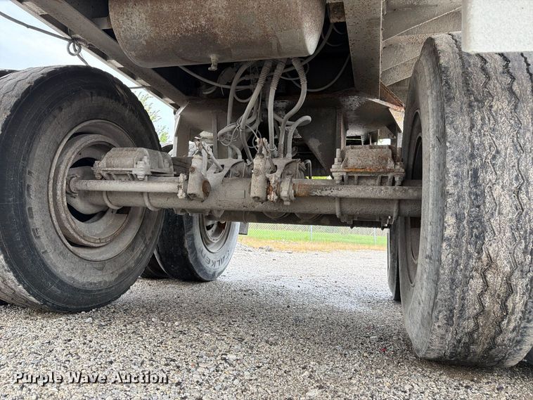 image for item FJ2028 1999 Galbreath end dump trailer