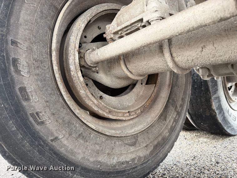 image for item FJ2028 1999 Galbreath end dump trailer