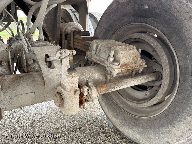 image for item FJ2028 1999 Galbreath end dump trailer