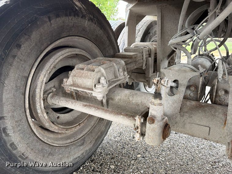 image for item FJ2028 1999 Galbreath end dump trailer