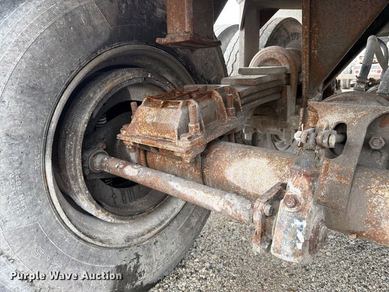 image for item FJ2028 1999 Galbreath end dump trailer