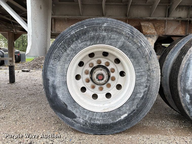 image for item FJ2028 1999 Galbreath end dump trailer