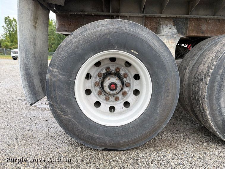 image for item FJ2028 1999 Galbreath end dump trailer
