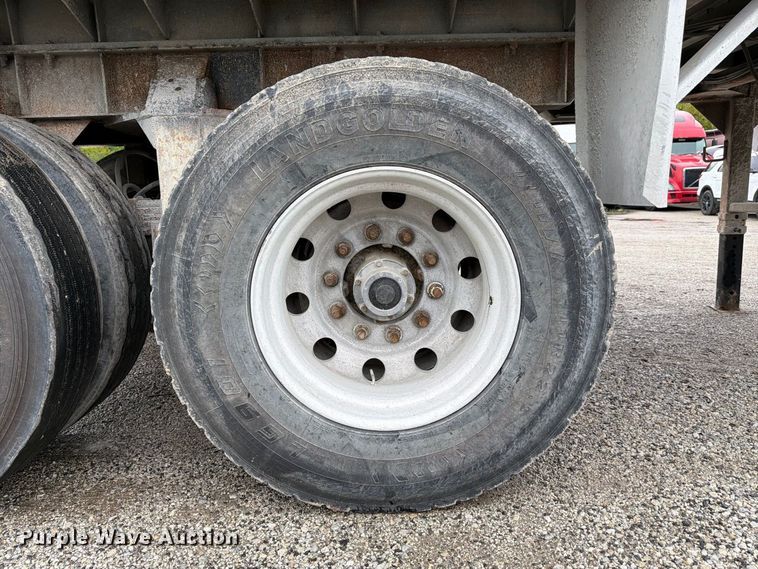 image for item FJ2028 1999 Galbreath end dump trailer