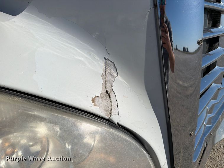 image for item FJ2034 2012 Freightliner Cascadia semi truck