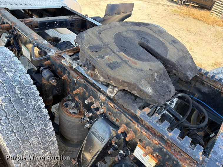 image for item FJ2034 2012 Freightliner Cascadia semi truck