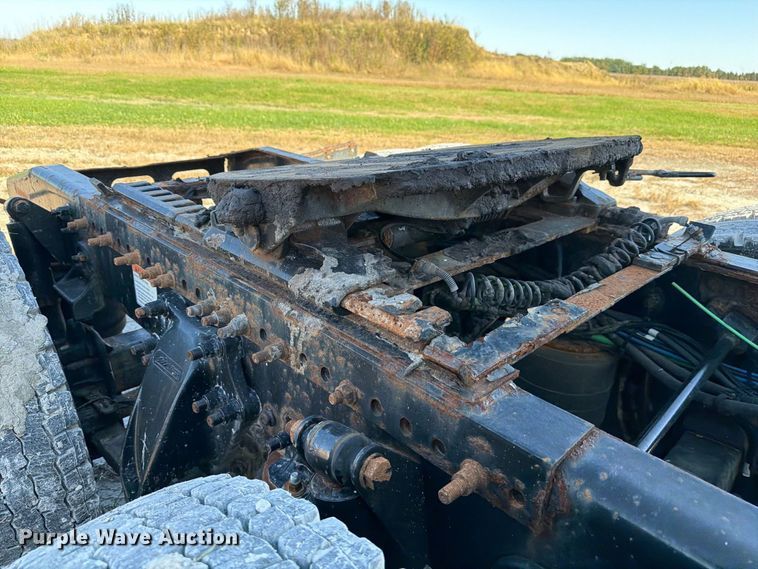 image for item FJ2034 2012 Freightliner Cascadia semi truck
