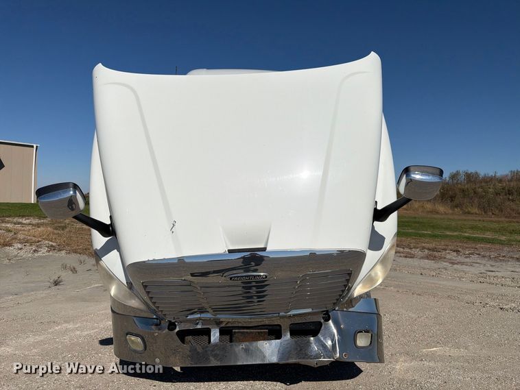image for item FJ2034 2012 Freightliner Cascadia semi truck