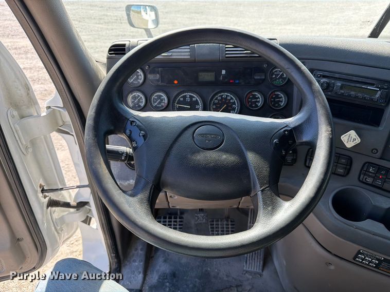 image for item FJ2034 2012 Freightliner Cascadia semi truck