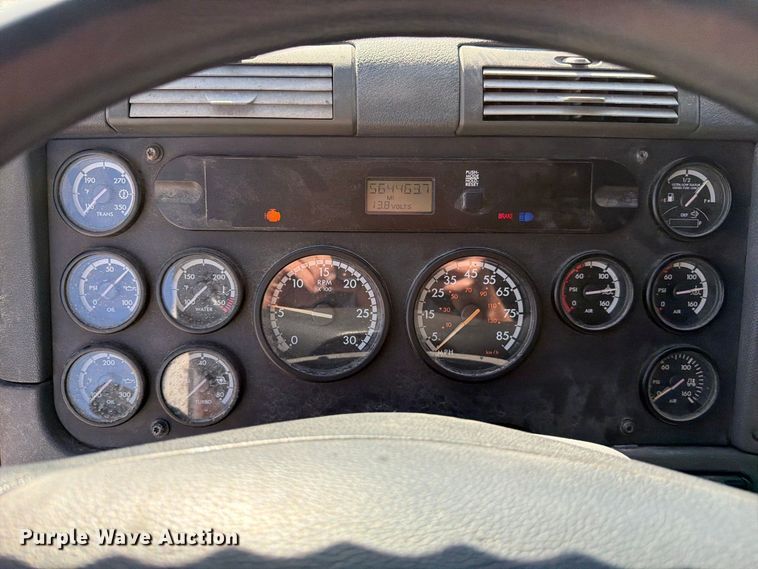 image for item FJ2034 2012 Freightliner Cascadia semi truck
