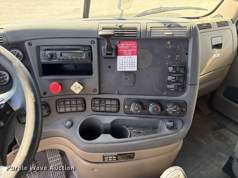 image for item FJ2034 2012 Freightliner Cascadia semi truck