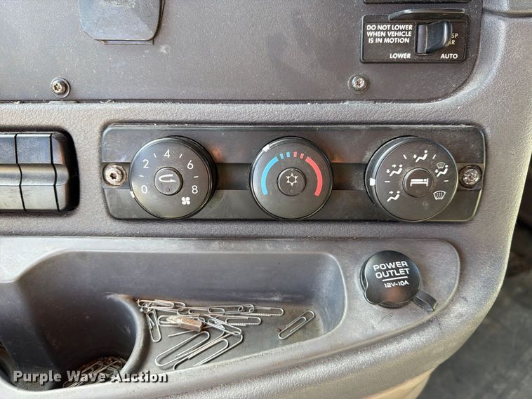 image for item FJ2034 2012 Freightliner Cascadia semi truck