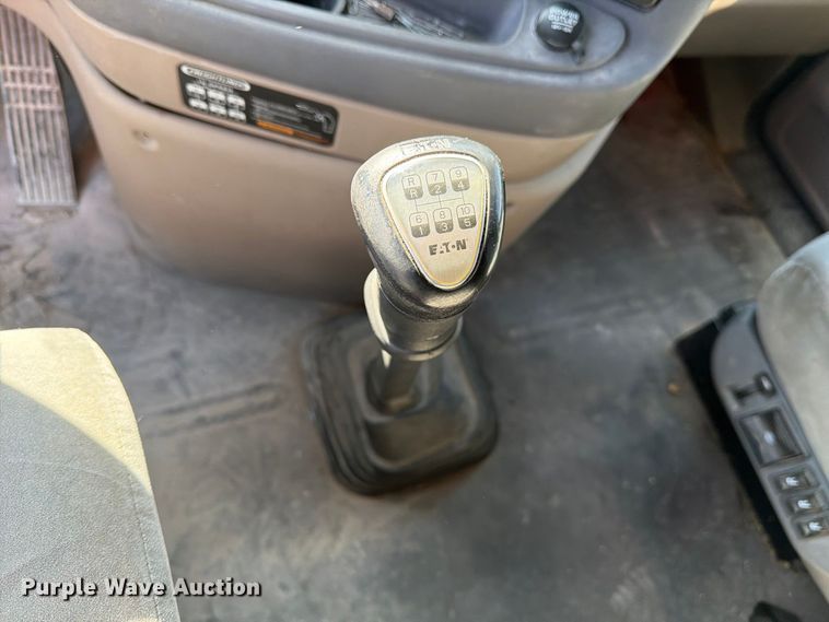image for item FJ2034 2012 Freightliner Cascadia semi truck