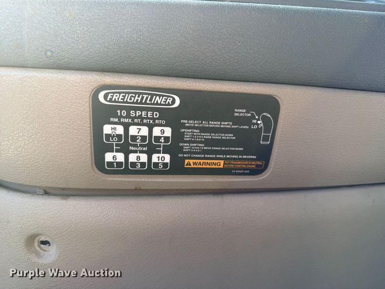 image for item FJ2034 2012 Freightliner Cascadia semi truck