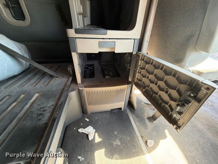 image for item FJ2034 2012 Freightliner Cascadia semi truck
