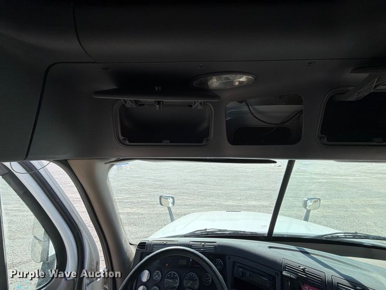 image for item FJ2034 2012 Freightliner Cascadia semi truck
