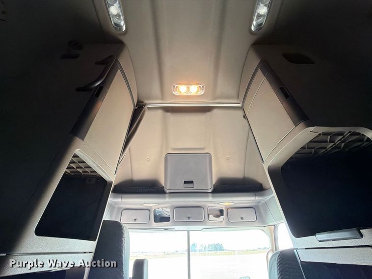 image for item FJ2034 2012 Freightliner Cascadia semi truck