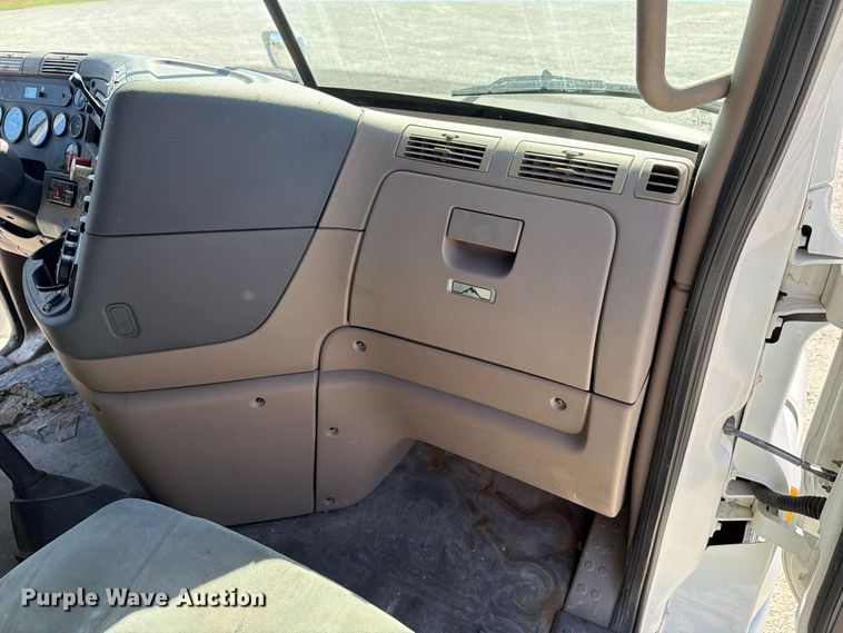 image for item FJ2034 2012 Freightliner Cascadia semi truck