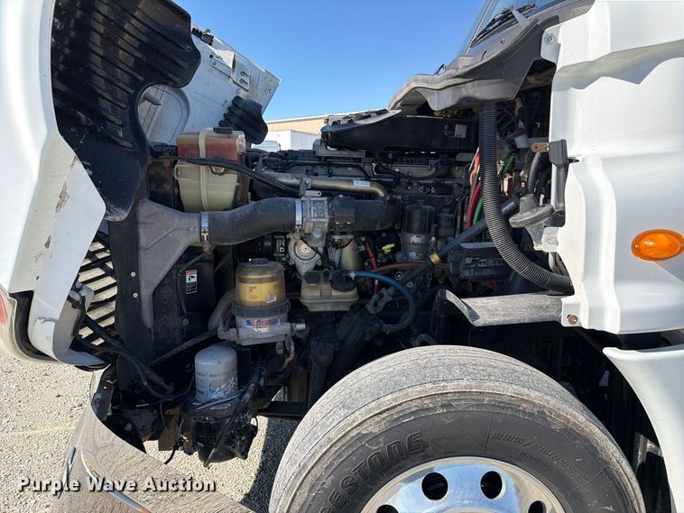 image for item FJ2034 2012 Freightliner Cascadia semi truck