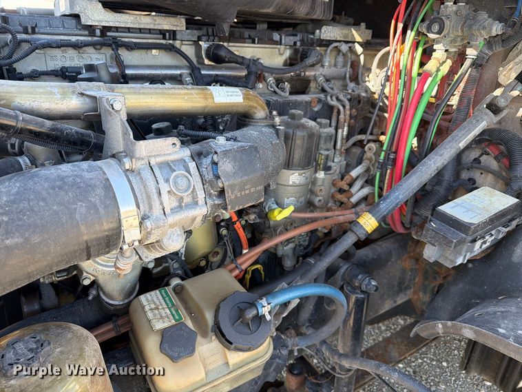 image for item FJ2034 2012 Freightliner Cascadia semi truck